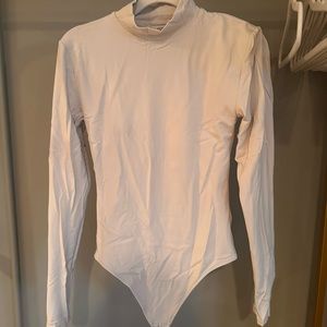 Babaton
Contour Mockneck Longsleeve Bodysuit
